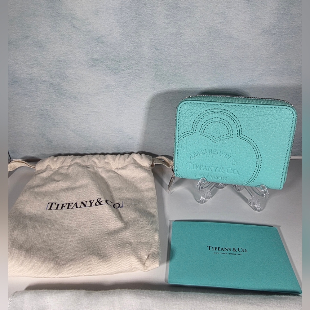 Tiffany & Co. Blue Leather Zip Wallet Heart Lock Dust Bag New Return to Tiffany
